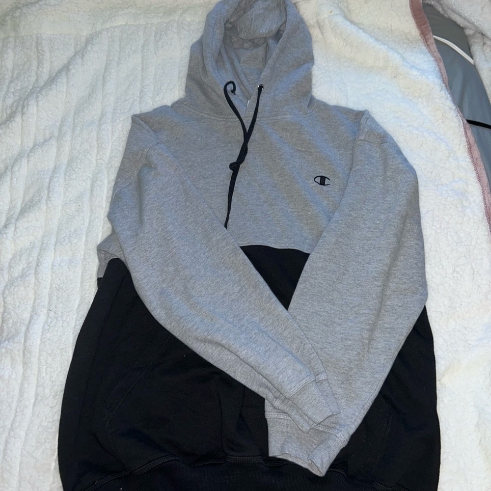 Men’s champions sweatshirt size XXL worn twice